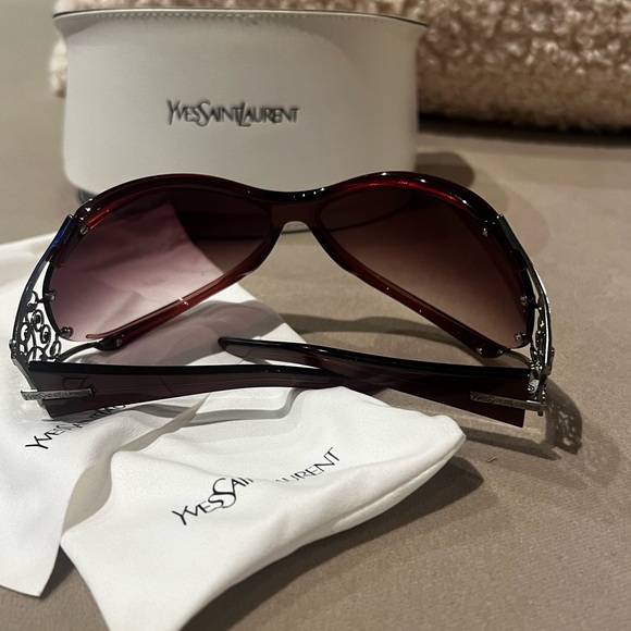 Yves Saint Laurent woman’s sunglasses. - Picture 6 of 9